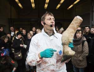 Why a zoo dissected Marius the giraffe for kids