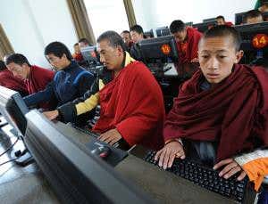 Tweet patrol knows when censors delete online posts