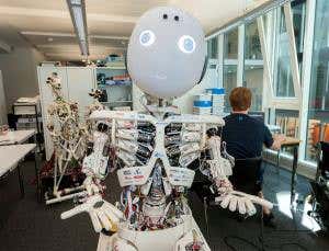 The robot tricks to bridge the uncanny valley