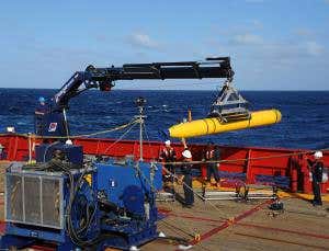 Submarine drone dives into hunt for missing MH370 jet