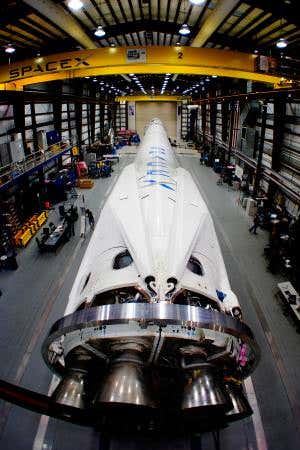 SpaceX to test landing legs for future reusable rocket