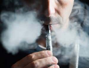 E-cig users are young, heavy smokers trying to quit