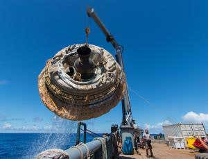 'Flying saucer' airbag for Mars splashes down in Hawaii