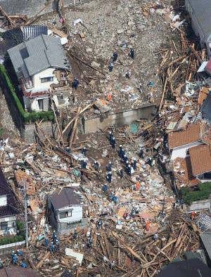 Searching for survivors in Hiroshima's shattered homes