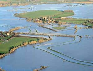 Flood fighters: What to do when the riverbanks bust