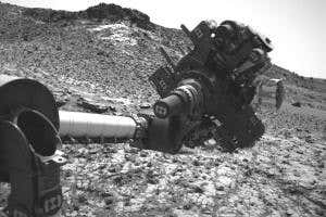 Curiosity's arm short circuit leaves Mars rover stranded