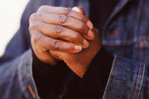 Knuckle cracking caught on film for the first time