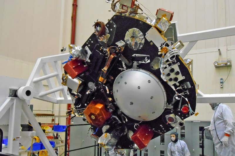 Mars lander gets set for mission to probe planet's depths