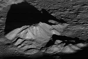 Sunlight could whip up water to slake lunar settlers' thirst
