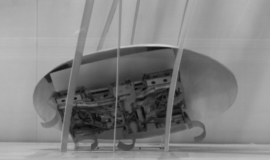 Robo-roach rolls its curved back to wriggle through cracks