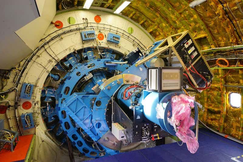 Chasing Pluto's shadow in a Boeing 747