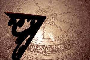Backwards sundial finds true north better than magnets or GPS