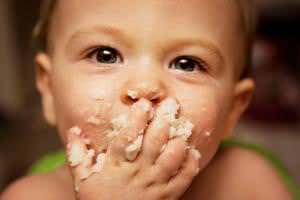 Should babies be given solids earlier to prevent food allergies?