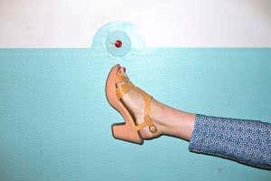 Hands full? Shoe computer lets you kick to answer your phone