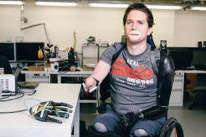 Man with no limbs controls robotic hand using muscle whispers