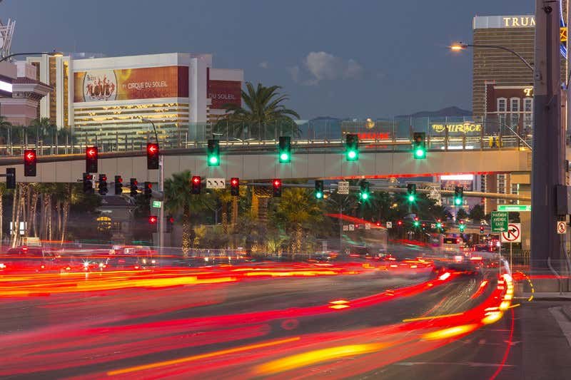 Autonomous cars only ease traffic when paired with smart lights