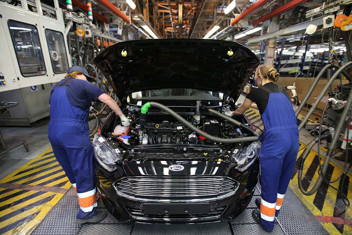 Taskmaster robots watch while you work in case you miss a step