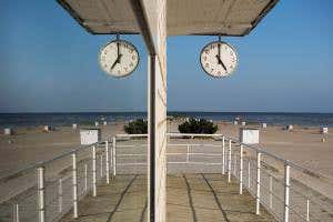 Time might flow backwards as well as forwards from the big bang