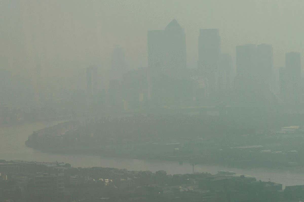 A smoggy day in London