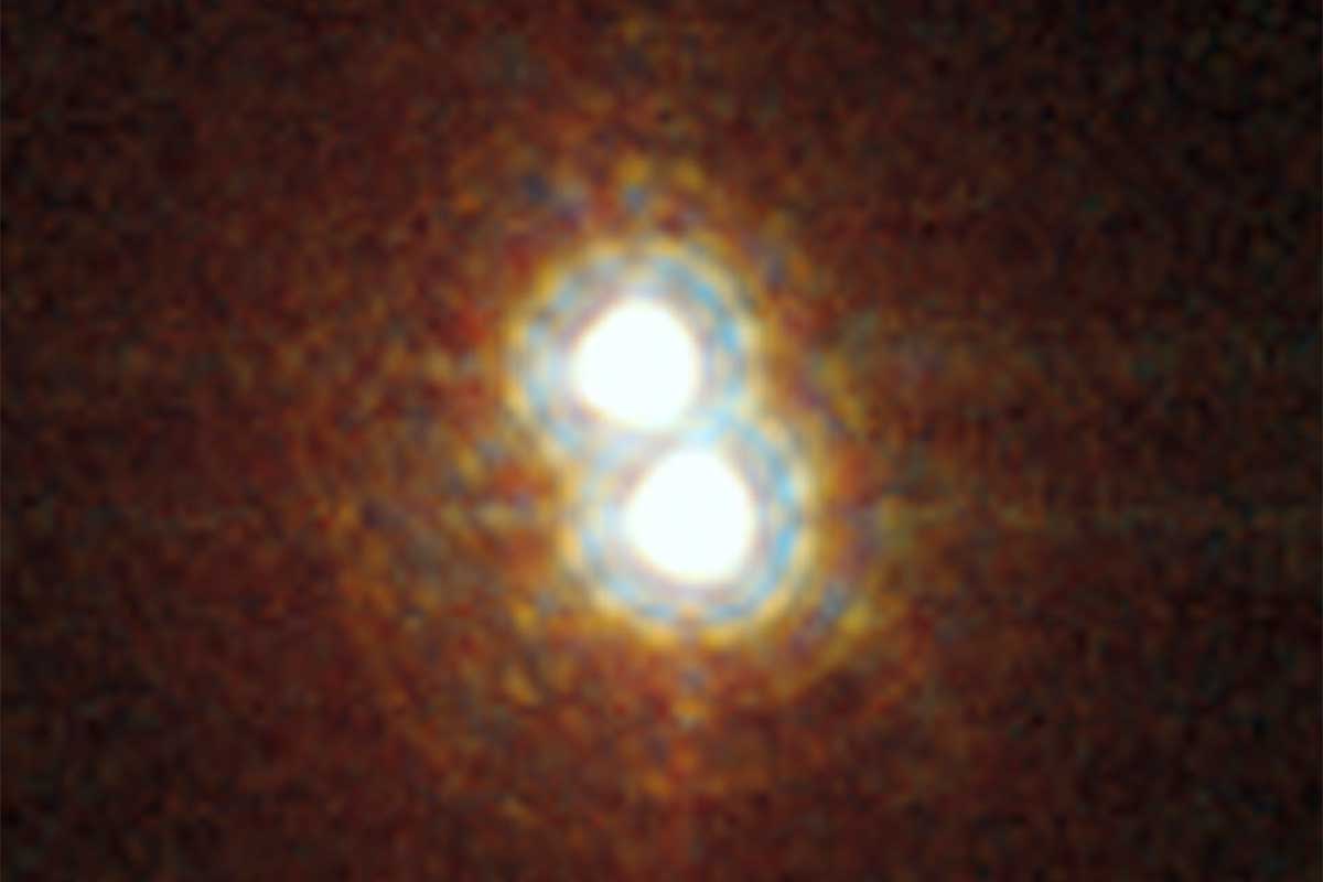 Binary star system in Pismis 24, Hubble Space Telescope image