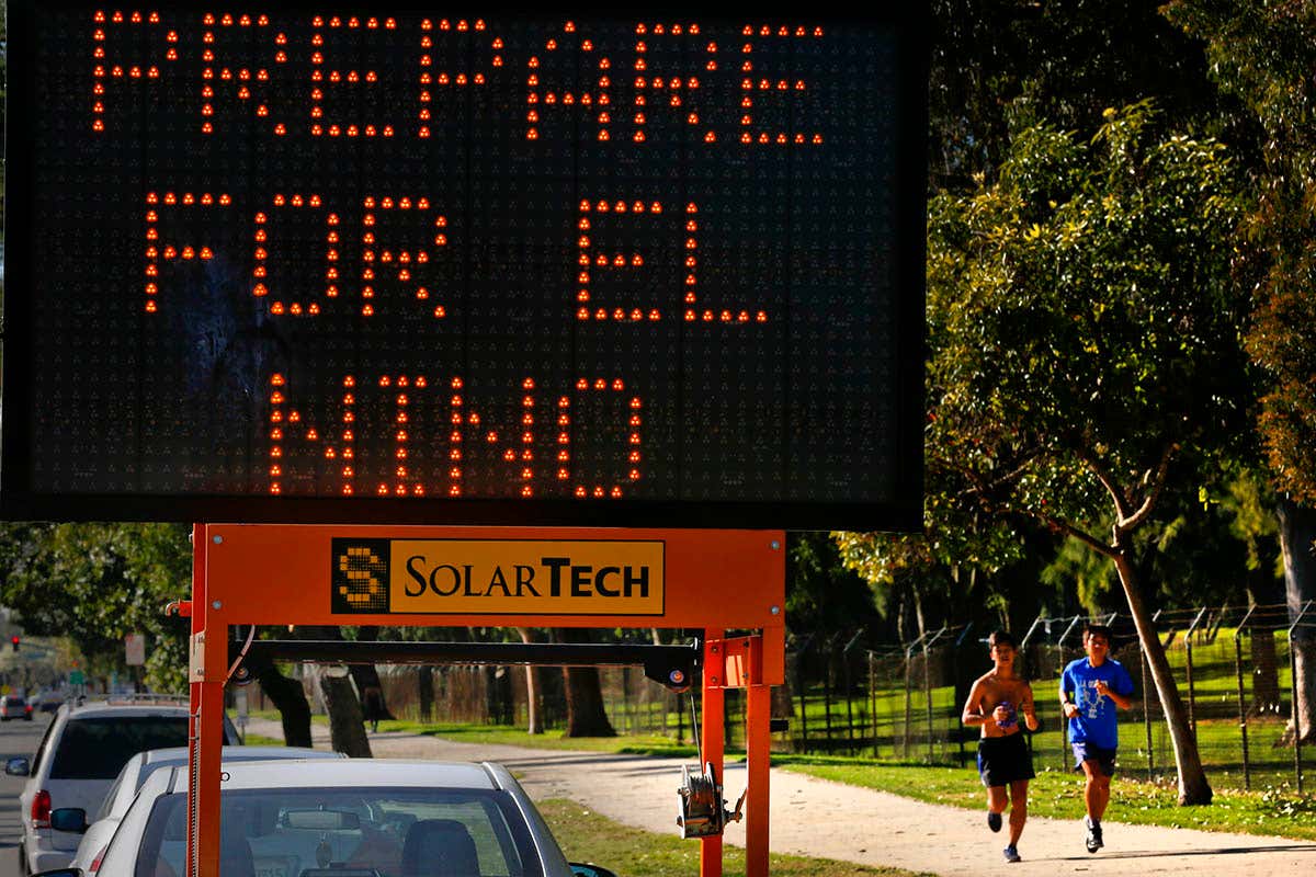 A sign warning people to in California to prepare for El Nino