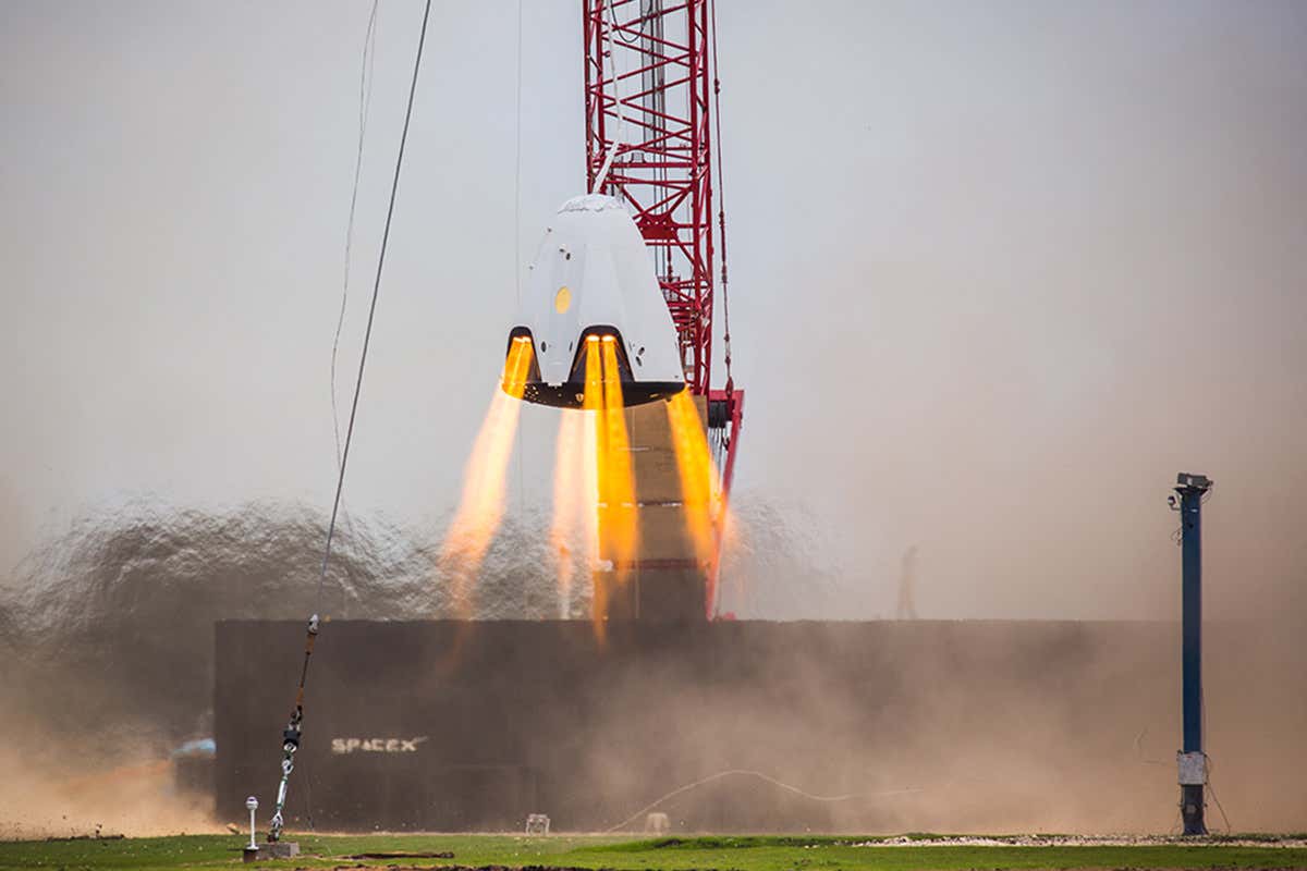Engine test for the Dragon capsule