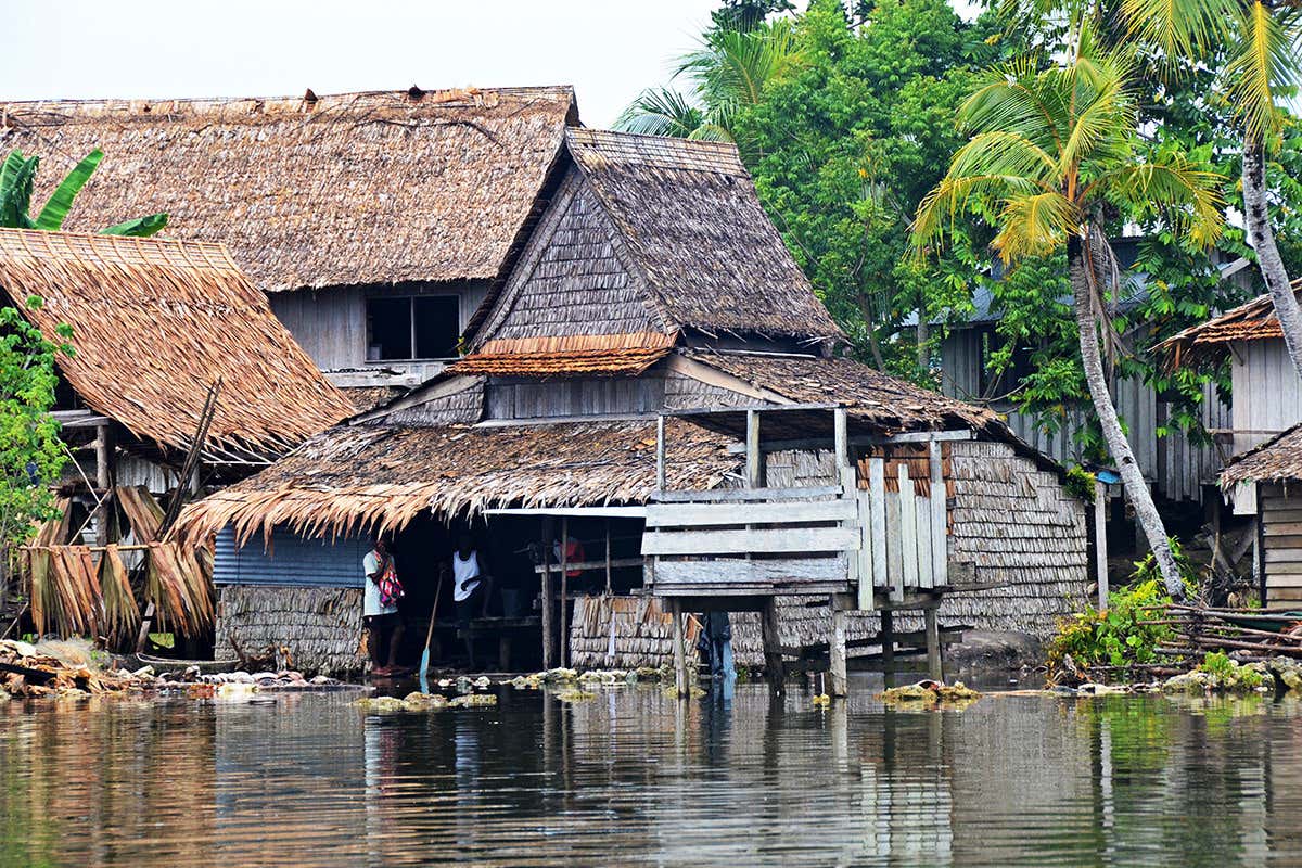 Homes in Solomon Islands close to edge of sea