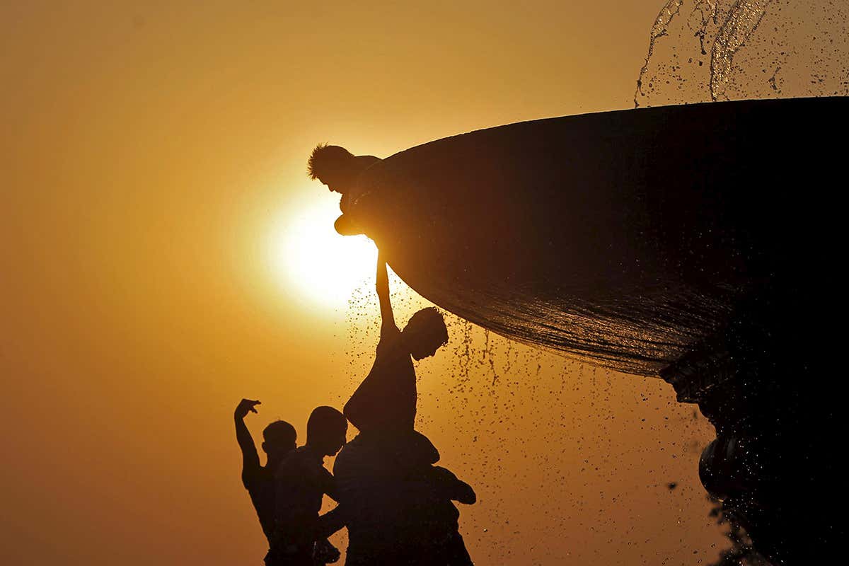 mood-setting image of people silhouetted in the sun