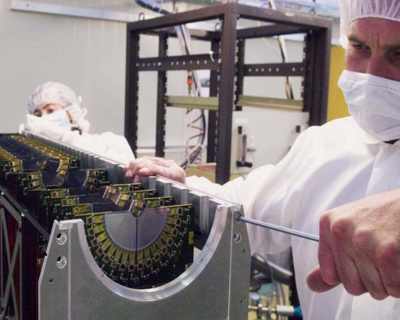 Beauty and the half-moon detectors