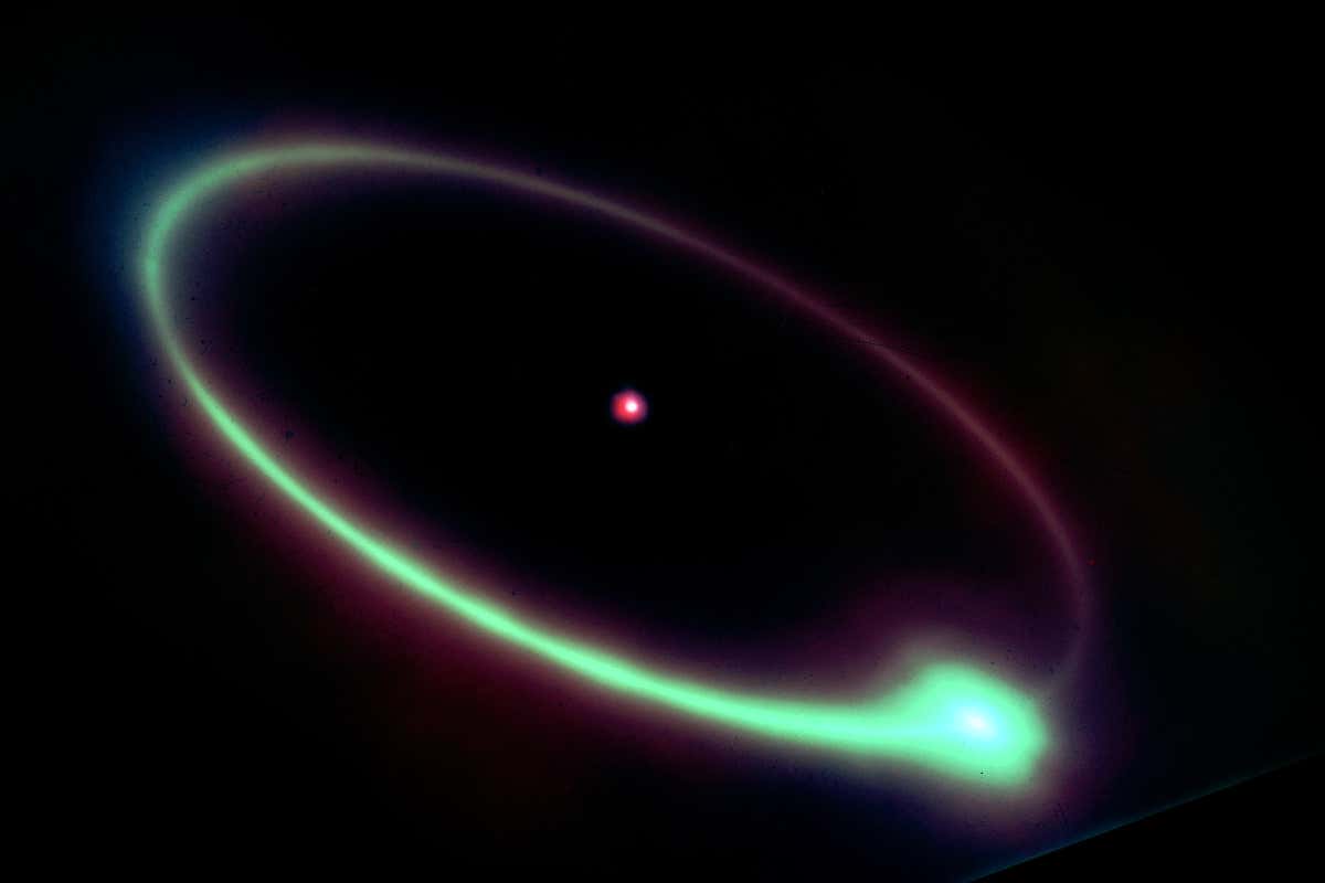 Illustration of hydrogen atom with single proton at nucleus and single electron orbiting it