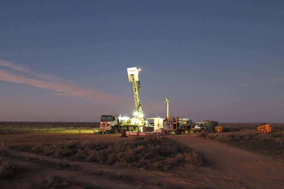 Giant ancient supervolcanoes threw rock right across Australia