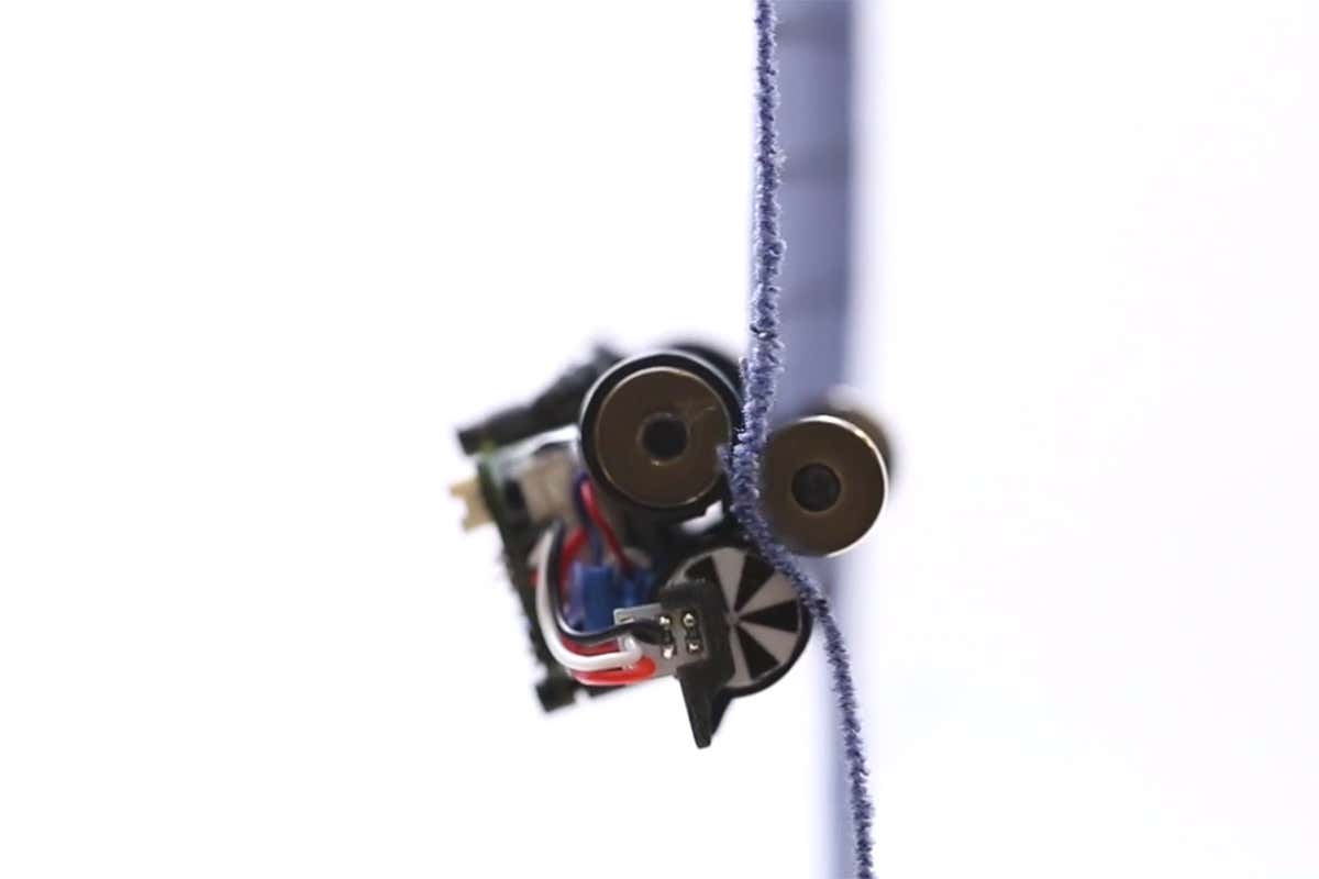 Robot clings to fabric
