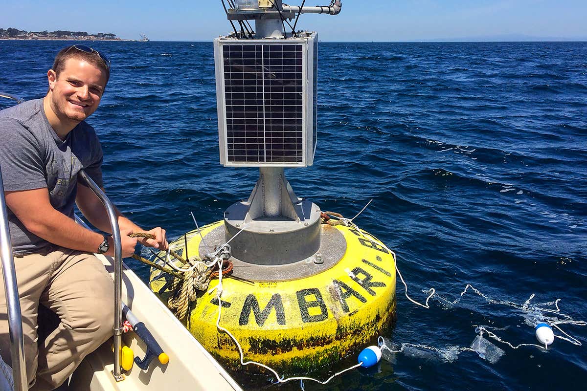 Deploying plastic debris