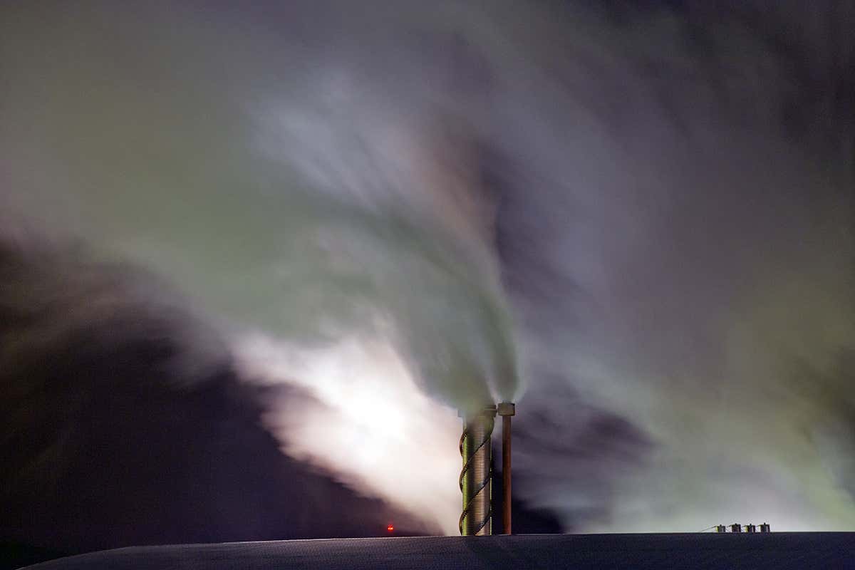 Energy-efficient engine turns waste hot water into electricity