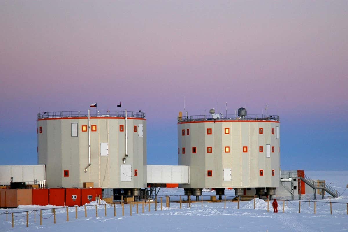 Drumlike buildings at the Concordia station