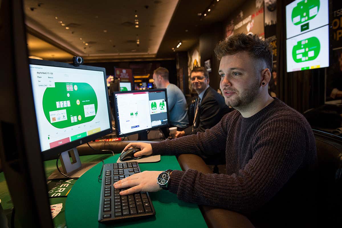 Poker pro takes on AI
