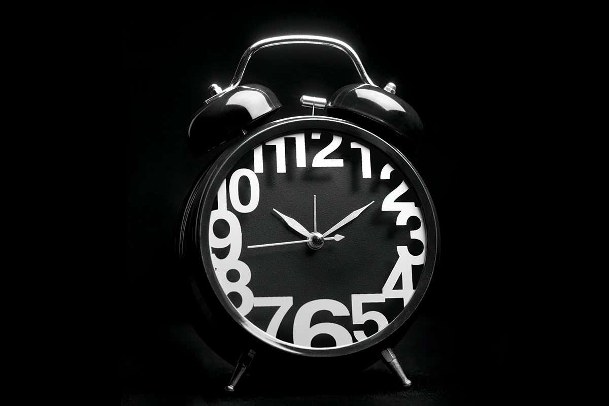 Analogue alarm clock