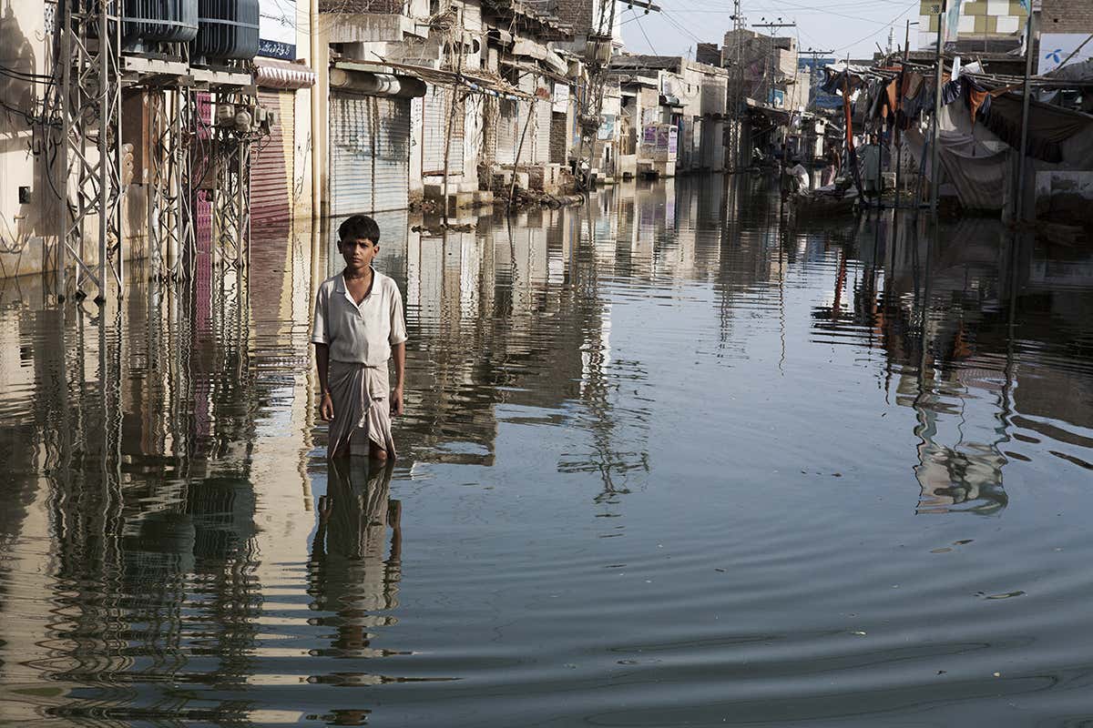 Pakistani town under flood water2010