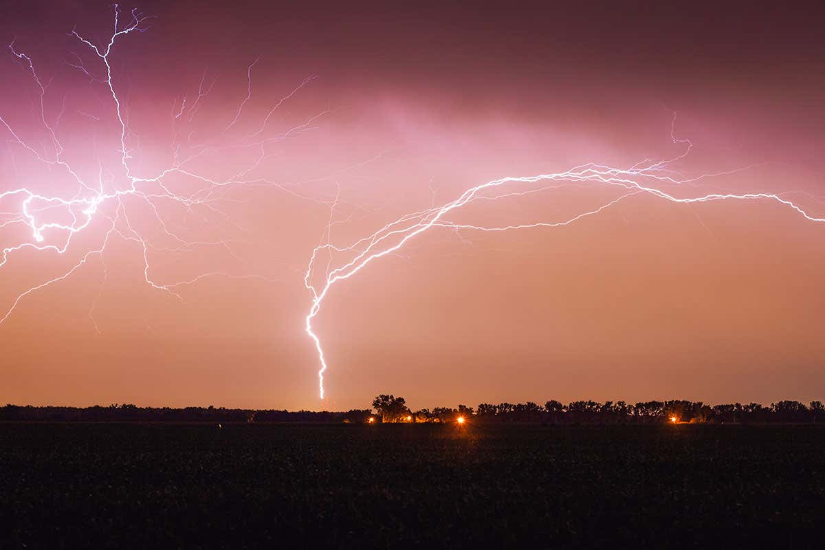 Upside-down lightning