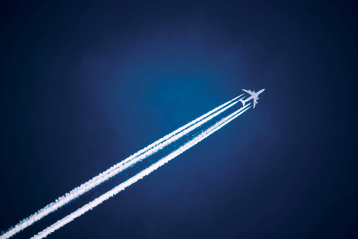 plane contrail
