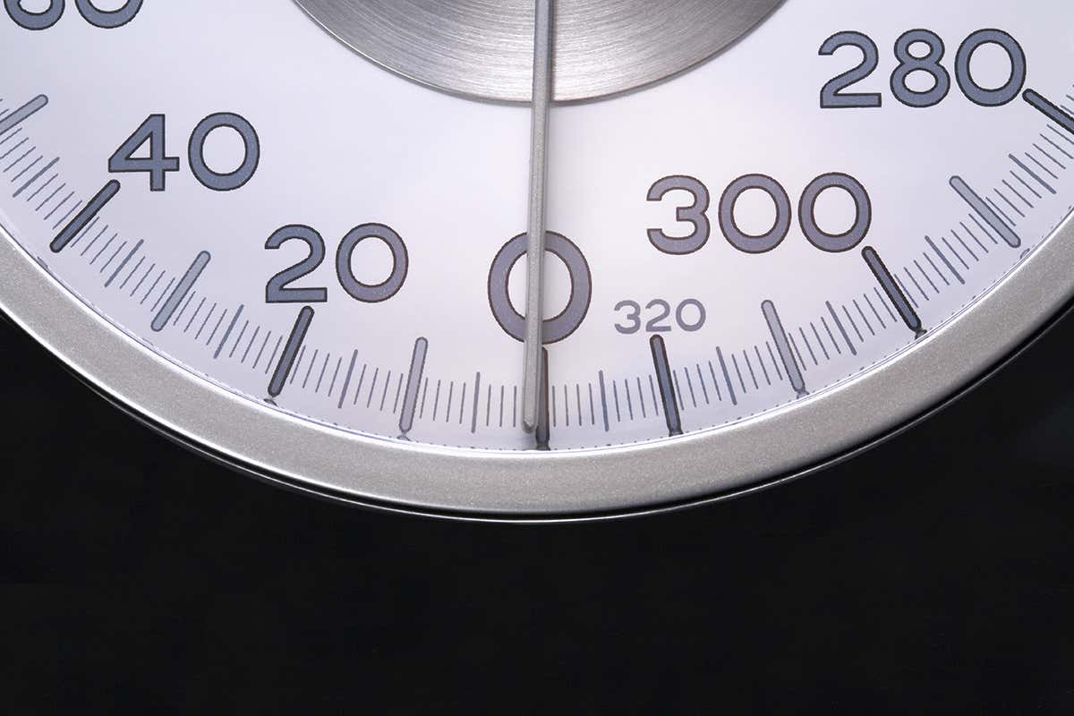 Pointer on circular weighing scales