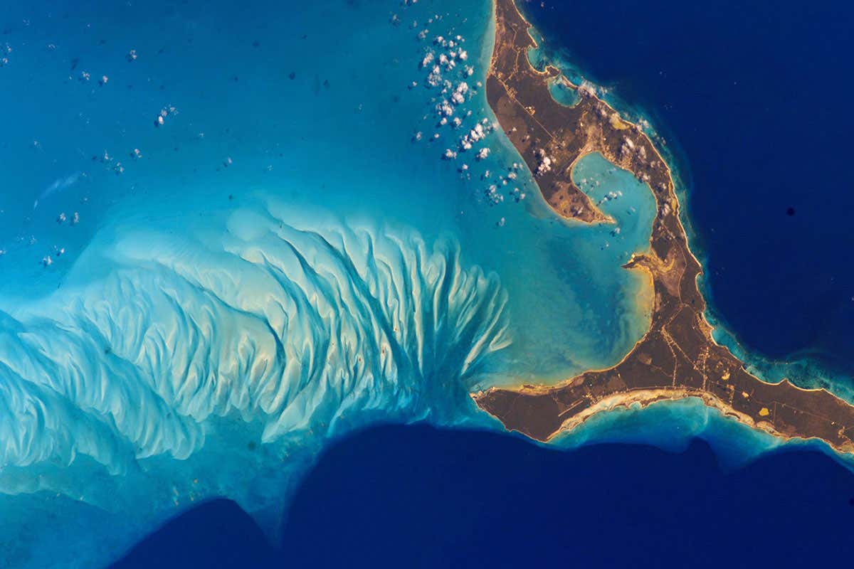 Underwater sand dunes
