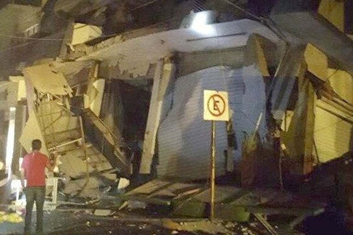 A collapsed building in Matias Romero, Oaxaca