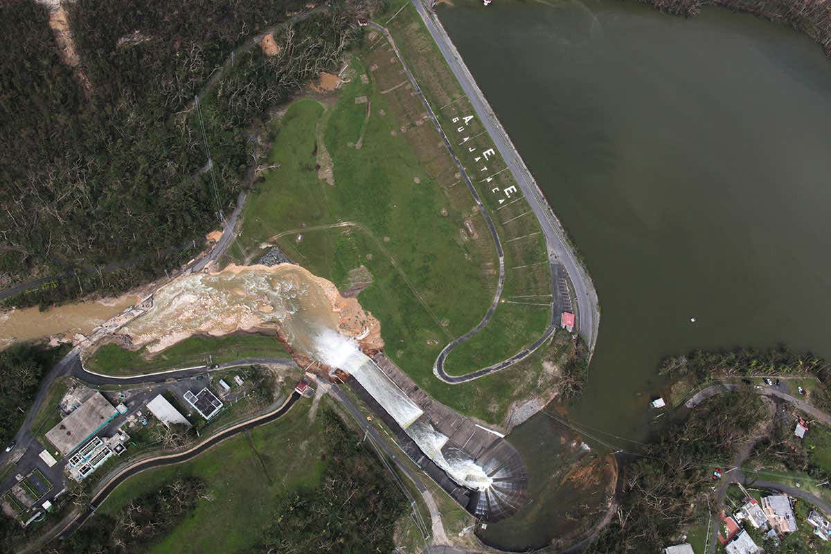 Thousands of Puerto Ricans evacuated as dam threatens to breach