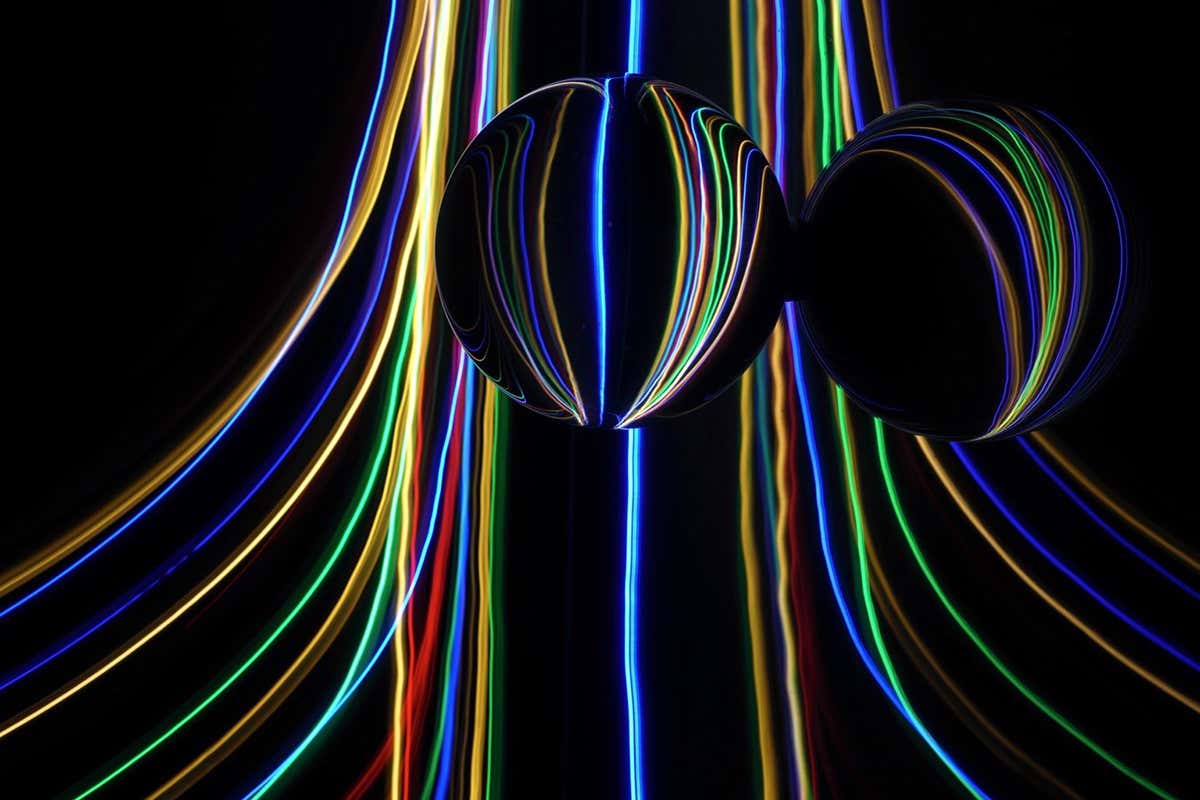 Falling light trails