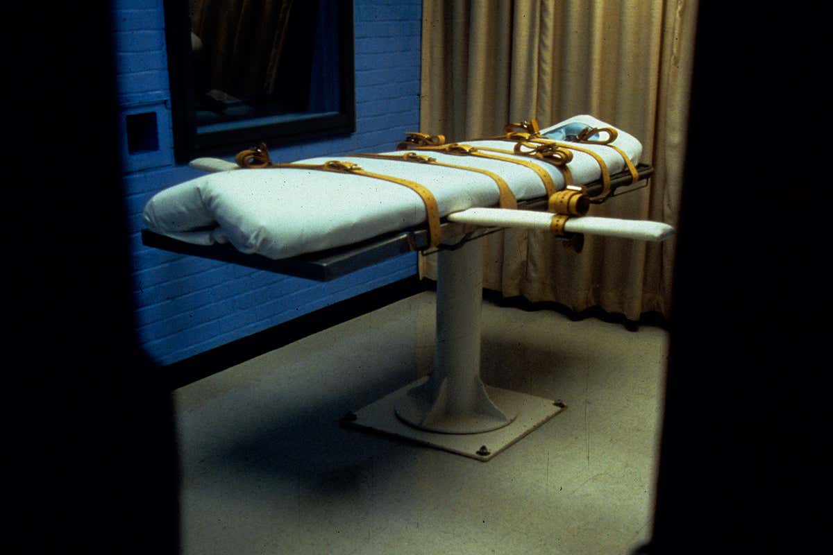 A restraining bed for an execution