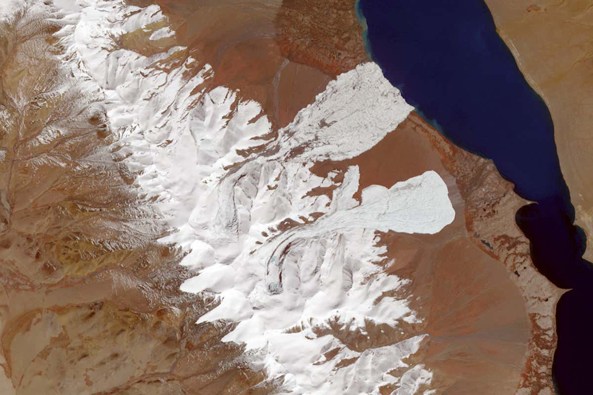 Ruptured Tibetan glaciers triggered massive speedy avalanches