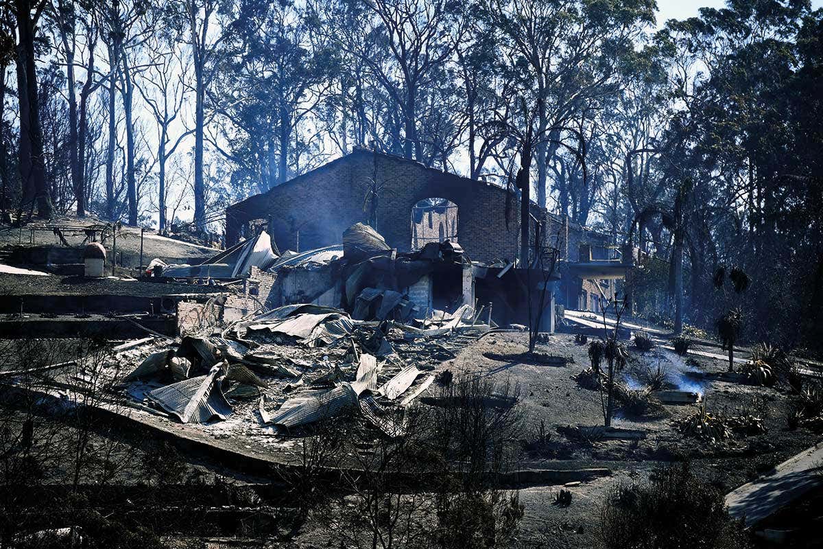 Huge Australian bushfire was caused by unseasonal freak weather