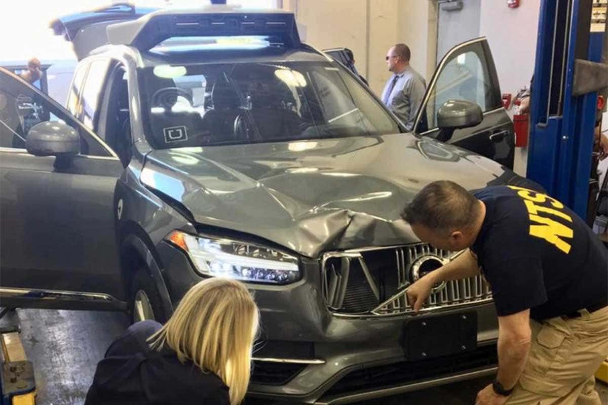 Uber self-driving car 'saw woman but didn't brake before crash'