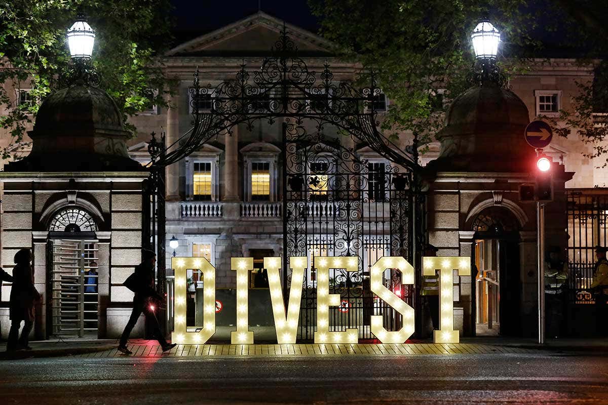 Divest sign
